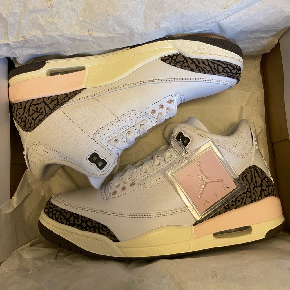 Air Jordan 3 Wmns Retro 'Neapolitan'